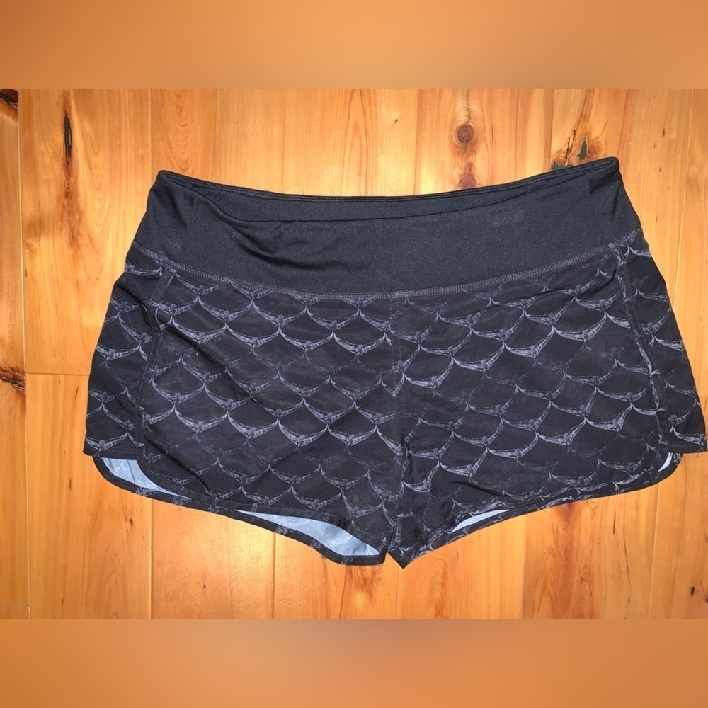Women’s vineyard vines shorts
